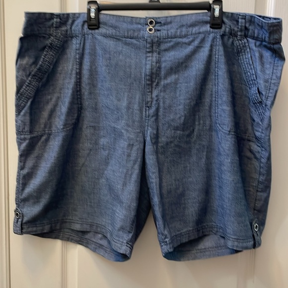 EUC Plus Size Chambray Shorts - Picture 9 of 9
